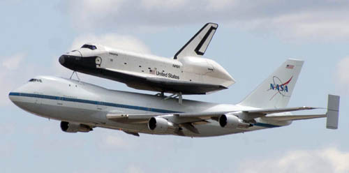 Space Shuttle on 747